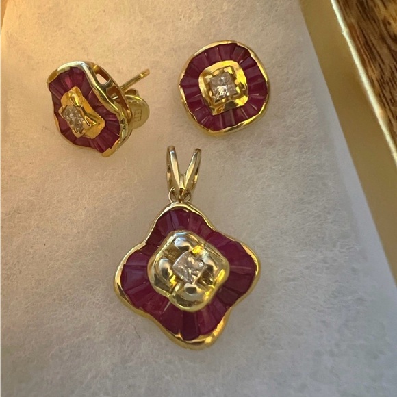 14k Ruby w/ Diamonds Earring/Pendant set - Picture 3 of 6